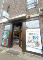 Pizzeria Gino outside